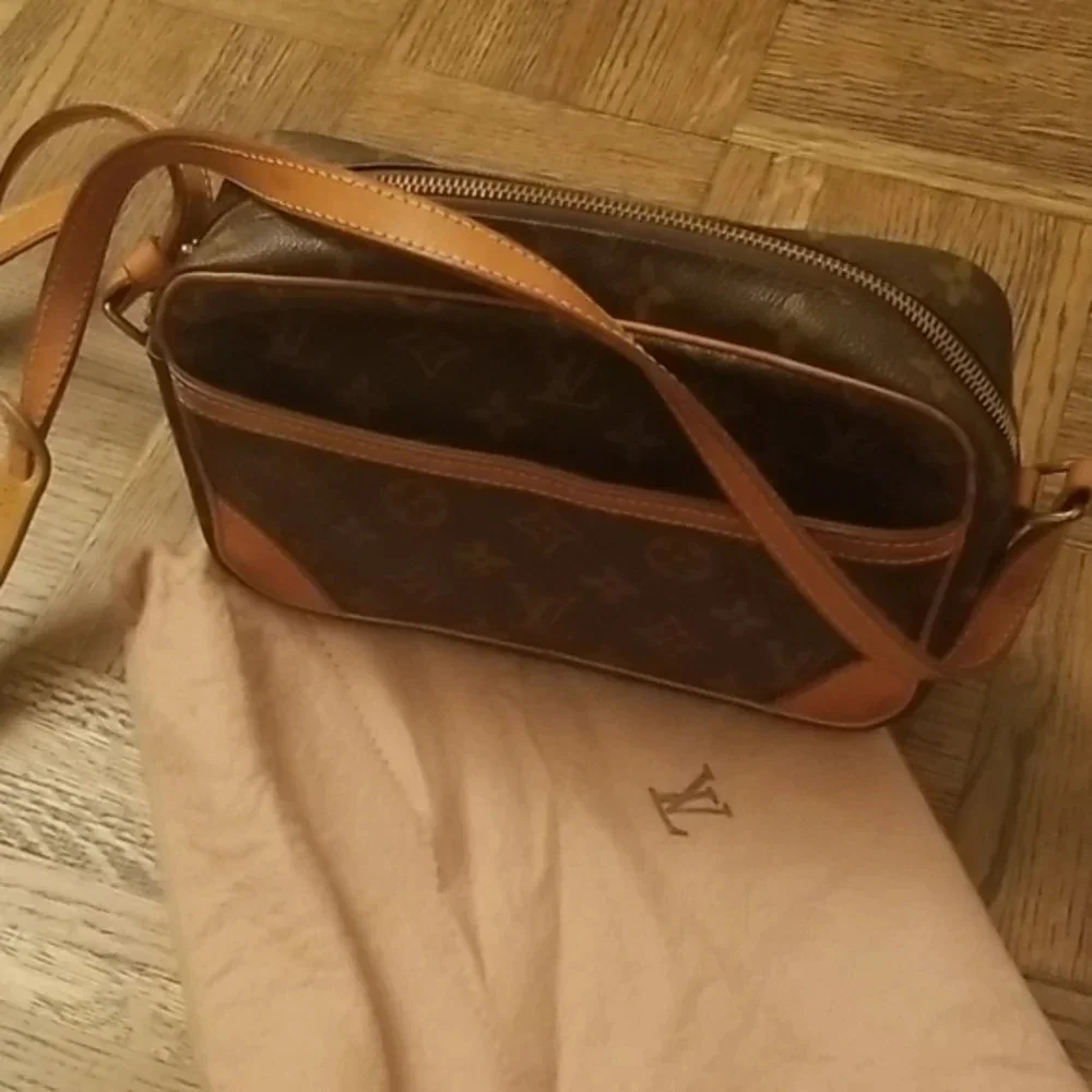 Louis Vuitton Monogram Trocadero Crossbody Bag - Picture 13 of 16